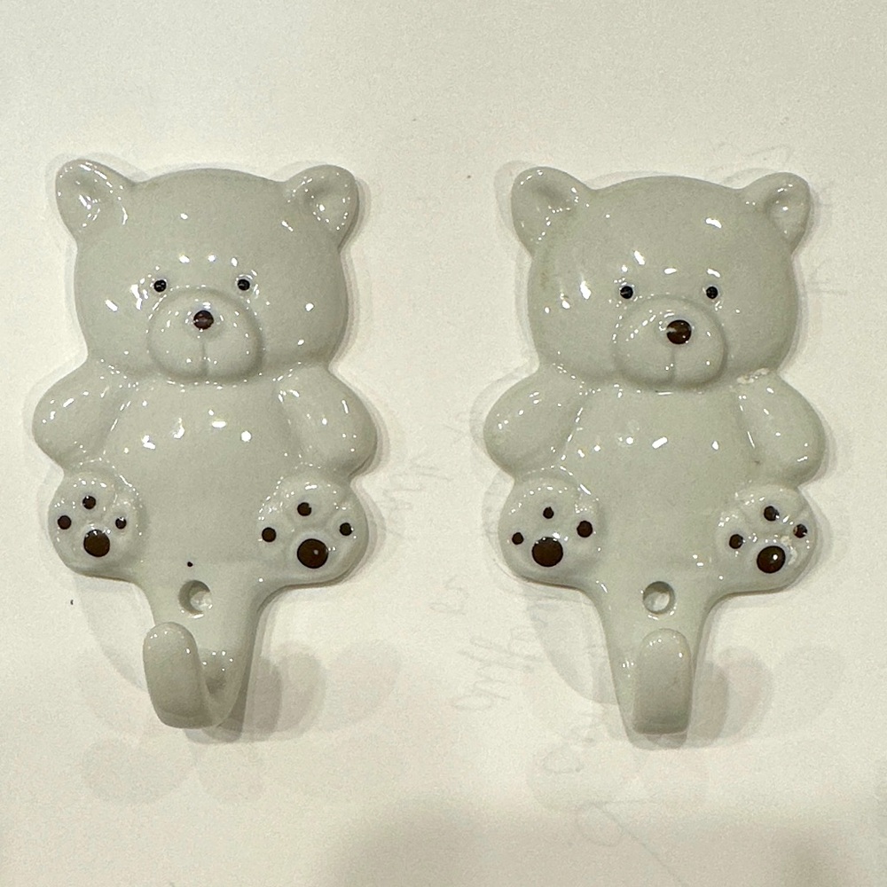 NWOT🧸Pair of Adorable Black and White Ceramic Bear Wall Hooks for Kids